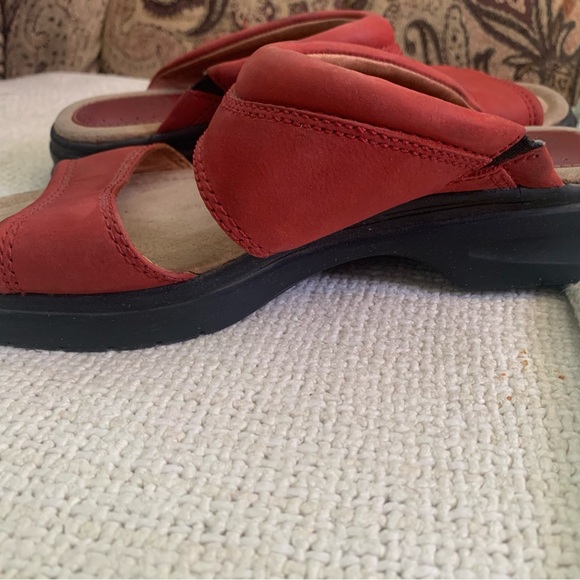 ARIAT Red Leather Sandal Double Strap Size 7 Comfort Slip On - Picture 3 of 8